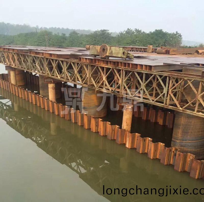 貝(bei)雷片可(ke)用(yong)于公路橋(qiao)樑,拼(pin)裝(zhuang)龍門(men)弔(diao)車等